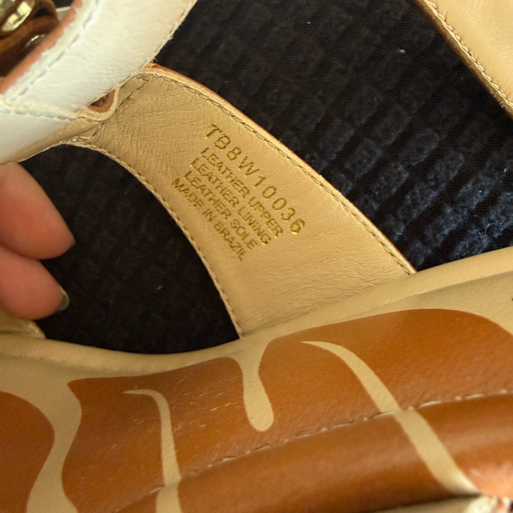 Tommy Bahama Tan Sandals with Gold Leaf Accent - Picture 4 of 4